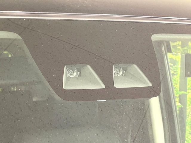 【スマートアシスト】走行中に前方の車両等を認識し、衝突しそうな時は警報とブレーキで衝突回避と被害軽減をアシスト。より安全にドライブをお楽しみいただけます。