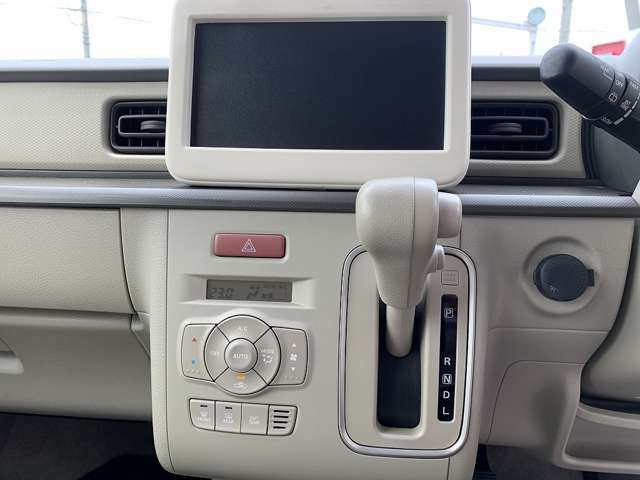 デュアルセンサーブレーキサポート☆メモリーナビTV☆Bluetooth☆パーキングセンサー☆ベンチシート☆スマートキー☆プッシュスタート☆シートヒーター☆オートライト☆純正フロアマット☆試乗OK☆