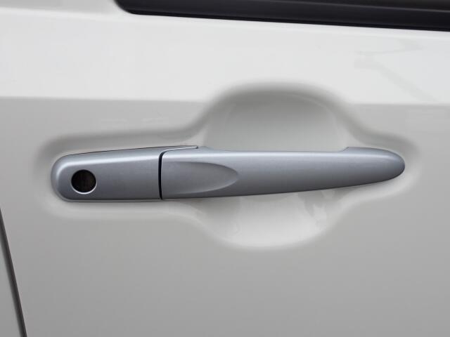 オリックス認定中古車は納車前点検時、エンジンオイル、オイルエレメント、エアコンフィルター、ワイパーゴムを交換してご納車致します。