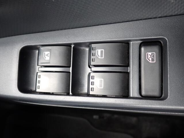 窓の開閉は電動（パワーウィンド）になりますので、便利ですよね。