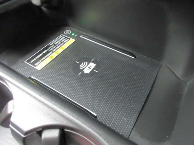 ワイヤレス充電搭載♪　走行中に充電出来ますね♪