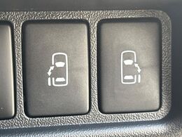 【両側パワースライドドア】スマートキーや運転席のスイッチで後席両側スライドドアの開閉が可能♪電動だから力を入れてドアを開ける必要が無く、小さなお子様でも簡単に開け閉めでき快適です♪