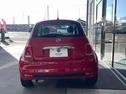 ドーナツ型のヘッドライトが特徴的です。