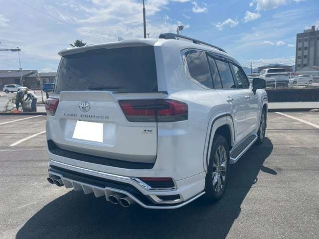 高級セダンも続々入荷！仕入れには自信を持っておりますので程度の良い車をより安く提供できるように日々、心掛けております。