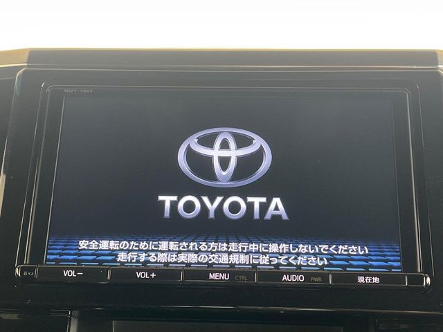 【純正ナビ】人気の純正ナビを装備しております。ナビの使いやすさはもちろん、オーディオ機能も充実！キャンプや旅行はもちろん、通勤や買い物など普段のドライブも楽しくなるはず♪