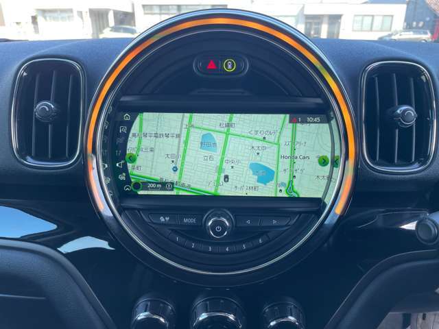 【純正ナビ】ナビが搭載されているため目的地まで安心してドライブを楽しむことが可能です。