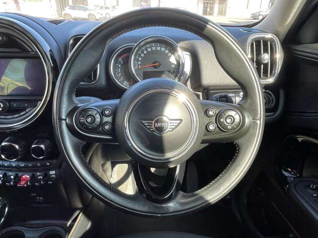 【ハンドル】走行中扱いやすくとても運転しやすいです。