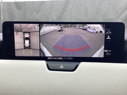 狭い場所での駐車やすれ違いなどでより的確な運転操作に役立つ360°ビューモニターが装備されています。