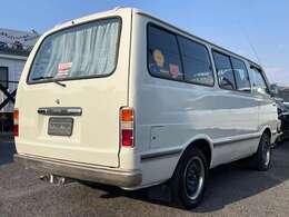 当店はホワイトカラー・ブラックカラーを中心に30台前後の中古車を展示・販売いたしております！