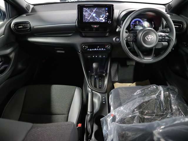 業者によるルームクリーニング実施☆室内の細かい所からエンジンルームまでキレイになった状態でお渡し致します♪