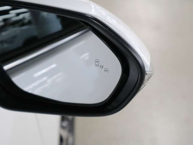 当社の展示車は全車両に”社団法人自動車公正取引協議会”の車両状態説明書を掲示しております。修復歴の有無は勿論、ドア等の外板の交換歴の有無までも表示☆口頭説明では無く書面にてお渡ししております♪