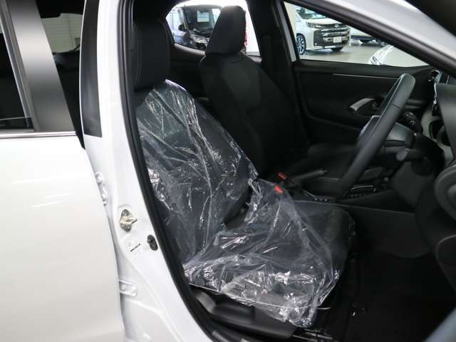 当社販売担当者、仕入担当者、リフトに持ち上げ車検検査員による下廻りチェックをクリアした高品質車を展示しております。