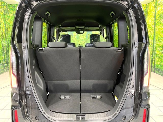 普段のお買い物や通勤、送迎等に十分な荷室スペースを確保しております。セカンドシートを倒すと、大きな荷物の積載も可能です♪