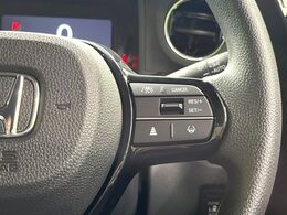 【アダプティブクルーズコントロール】高速道路での長距離走行が楽に！！自動で速度を保つクルーズコントロールが、衝突軽減システムと連携し、前方の車両を感知して車間を保つように速度調節してくれます！！