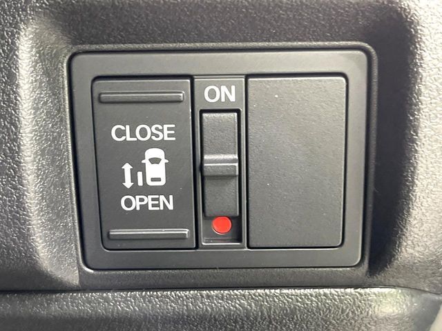 【パワースライドドア】スマートキーや運転席のスイッチでスライドドアの開閉が可能♪電動だから力を入れてドアを開ける必要が無く、小さいお子様でも、重い荷物を持っている時もラクに開け閉めできます♪