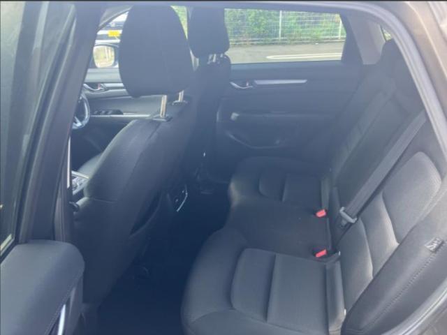 WECARSでは各商談席に大型モニターをご用意しております！見やすい大画面でゆったりと全国の在庫をご覧いただけます！是非ご来店お待ちしております！