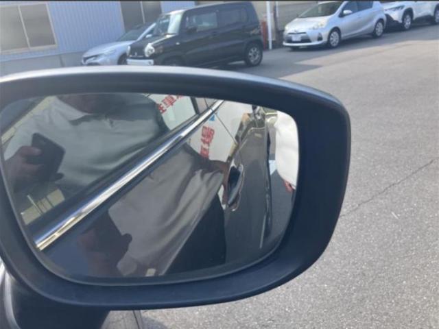 WECARSの展示場では実際に見て、触ってお車をお選びいただけます！知識の豊富な営業スタッフが様々なカーライフをご提案いたします！