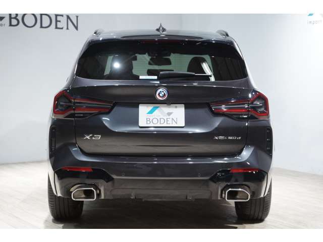 主な装備は、ブラックレザーシート・純正19インチホイール・ステアリングヒーター・ジェスチャーコントロール