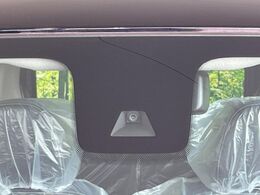 【三菱e-Assist】走行中に前方の車両等を認識し、衝突しそうな時は警報とブレーキで衝突回避と被害軽減をアシスト。より安全にドライブをお楽しみいただけます。