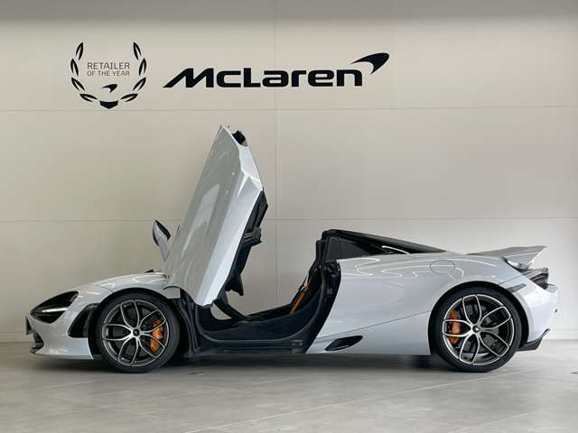 0-100km/h 2.9秒　トップスピード341km/h