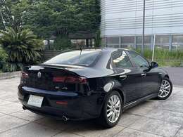 旧車・ネオクラシックカーの「専門知識」「保有在庫」の豊富さから多くのメディアより取材協力のご依頼を頂戴しております。ネオクラシックカーが初めてのお客様もご安心ください。自社の認証整備工場も完備です。