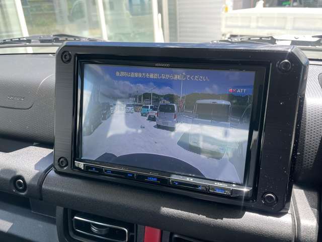 駐車する際に便利なバックカメラ付きです。