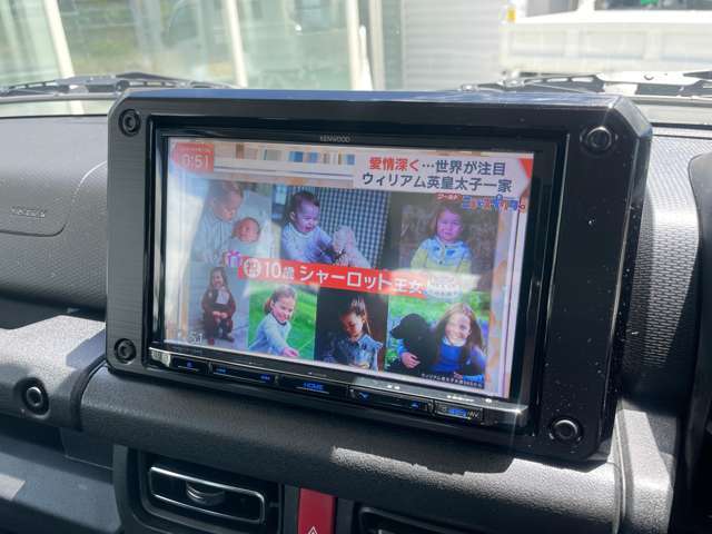 メモリナビです。フルセグTVが観れます。