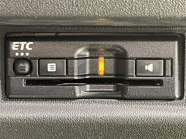 ◆【ETC】有料道路を利用する際に料金所で停止することなく通過できる、ETC車載器（ノンストップ自動料金収受システム機器）が装備されています。セットアップを行うことで利用可能になります。