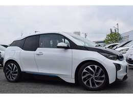 【どんなことでもお気軽に】車には様々な分野があります。販売・整備・保険・板金・修理。。。車一筋の当店には経験とノウハウがございます。お客様のカーライフをすべてお任せいただければ幸いです。