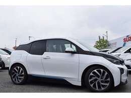 【全国登録納車可能】でございます。ご自宅や勤務先など、お客様のもとまで責任を持ってお運びいたします。