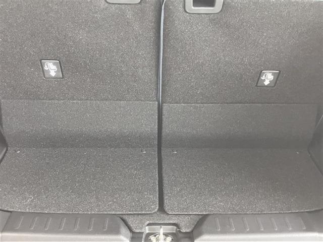 荷物が沢山詰める大きな荷室です。