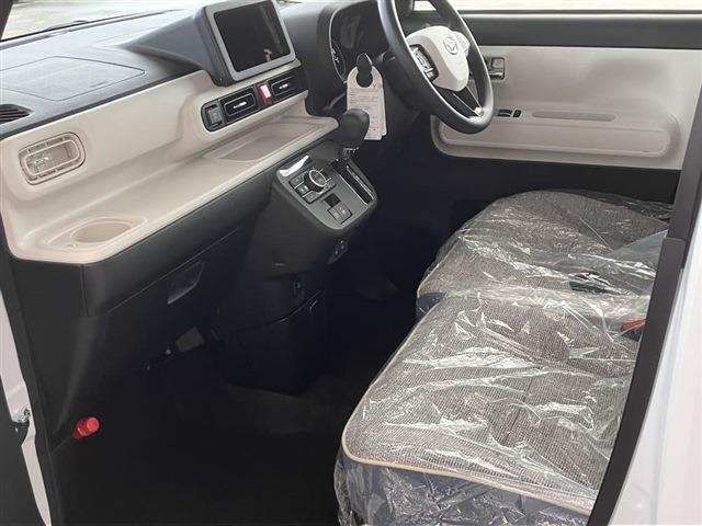 座り心地が良いシンプルなデザインの内装です！