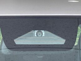 【スズキ　セーフティサポート】走行中に前方の車両等を認識し、衝突しそうな時は警報とブレーキで衝突回避と被害軽減をアシスト。より安全にドライブをお楽しみいただけます。