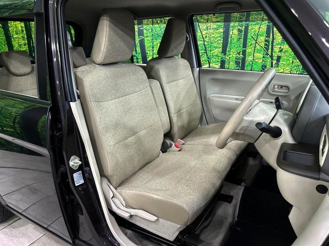 運転席シート廻りは使用感も少なく、良好な状態となっています。丁寧に使われていたことがよくわかりますね。