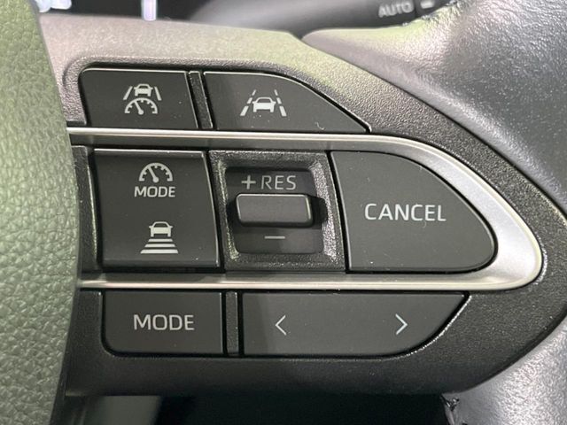 【レーダークルーズコントロール】高速道路での長距離走行が楽に！！自動で速度を保つクルーズコントロールが、衝突軽減システムと連携し、前方の車両を感知して車間を保つように速度調節してくれます！！