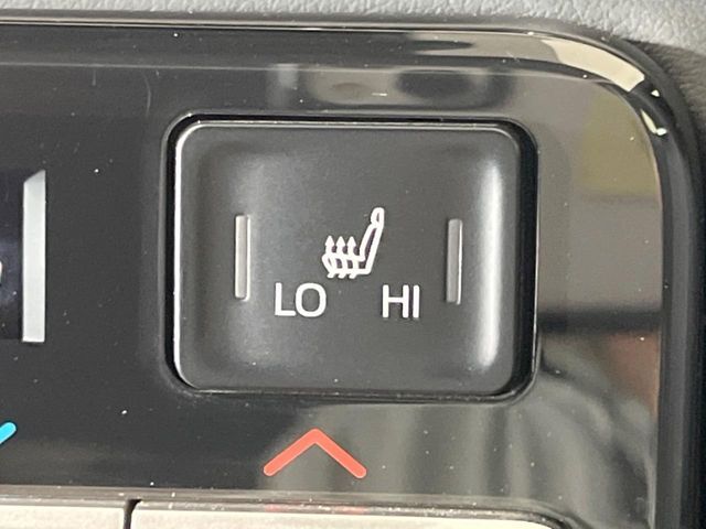 【シートヒーター】寒い日に重宝するシートヒーター！エアコンより早く温まってくれるので寒がりの人も安心ですね♪エアコンの温風は乾燥するから苦手、という方にもをおすすめです。