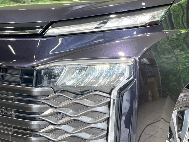 【LEDヘッドライト】悪天候や夜間走行時も良好な視界を確保し安心して運転できる高輝度LEDヘッドライトを装備！点灯速度が早く、消費電力も抑えられています。