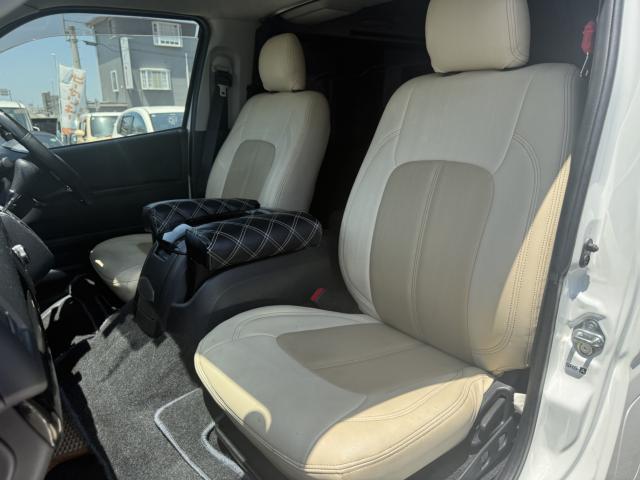 自社認証工場を完備しておりますので、納車前の車検・整備や、アフターメンテナスもばっちりですので、安心して当社にお任せ下さい。また、当社にて車輌ご成約のお客様はオイル交換永久無料のサービス付きです！また