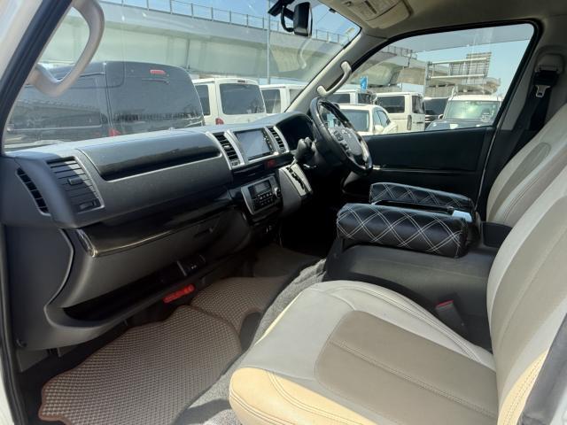自社認証工場を完備しておりますので、納車前の車検・整備や、アフターメンテナスもばっちりですので、安心して当社にお任せ下さい。また、当社にて車輌ご成約のお客様はオイル交換永久無料のサービス付きです！また