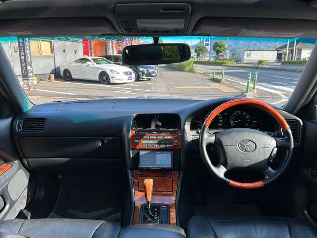 黒本革シート（運転席・助手席）