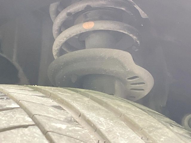 お車を安心してお乗りいただく為には、足回りの定期点検が欠かせません。サービスサポート（有償保証）では無料点検もご提供しており、安心のカーライフをお過ごしいただけるサポート体制が整っています。