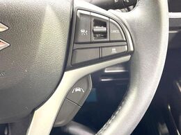 【アダプティブクルーズコントロール】高速道路での長距離走行が楽に！！自動で速度を保つクルーズコントロールが、衝突軽減システムと連携し、前方の車両を感知して車間を保つように速度調節してくれます！！