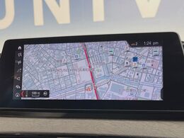 ●純正ナビ:一体感のあるナビは、高級感ある車内を演出してくれます。オーディオ機能も充実しておりますので、運転もより楽しめます♪