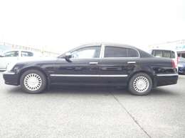 九州トップクラスの大型展示場で高品質車を常時200台を展示しております。当店の他展示車もご覧ください。