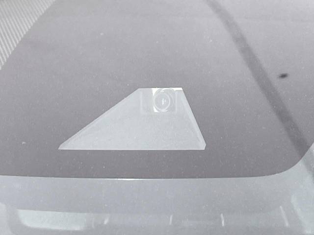 【トヨタセーフティセンス】走行中に前方の車両等を認識し、衝突しそうな時は警報とブレーキで衝突回避と被害軽減をアシスト。より安全にドライブをお楽しみいただけます。