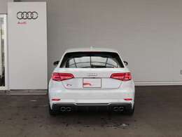 故障などの予期せぬトラブルに、365日24時間体制で対応。全国ネットワークを最大限に活用し、応急処置のアドバイス、出張応急修理や牽引搬送等を迅速に行います。