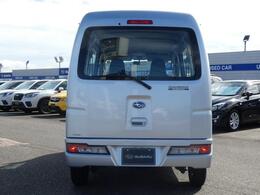 【リヤ】2年間(バリューチョイスは1年間)走行距離無制限の「スバルあんしん保証」が付きます。万一の時は、全国スバルディーラーで保証修理が受けられます。最長3年まで保証の延長が可能です。(有料)