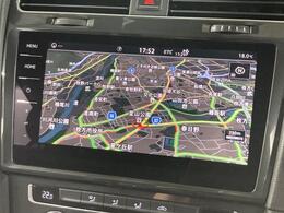 タッチスクリーンを採用。従来のナビゲーションシステムの域を超える、車両を総合的に管理するインフォテイメントシステムです。