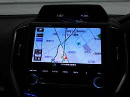 スバル専用に開発されたパナソニックの8インチメモリーナビをディーラーオプションで付けています。