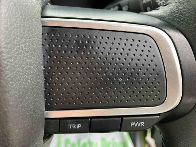 3.「認定中古車カルテ」は、走行距離や修復歴に加えてキズ・凹みの有無・状態や消耗品の交換、過去の整備状況がわかります。